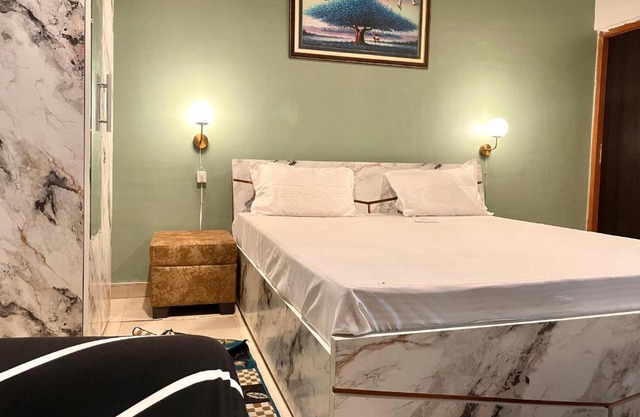 Ficus inn