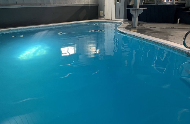 Fido Friendly Indoor Heated Pool Slps 22 Pool Table Swim SkiGambleSnowboardRelax