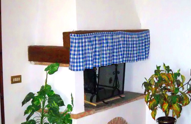 Fienile, Spacious Apartment with Private Garden in a Tuscan Retreat