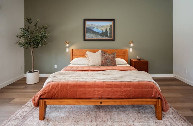 Fig StudionStudio apartment walking distance from Fig Garden Village.
