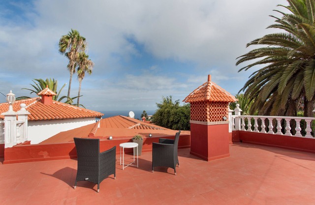'Finca Tropical Icod' with Sea Views, Private Terrace and Wi-Fi
