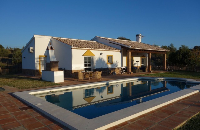 Finca, Villa, Large HEATED Private Pool fantastic views, secluded near Coin