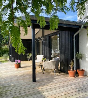 Find Peace In Cosiest Setting With Sea Glimpse