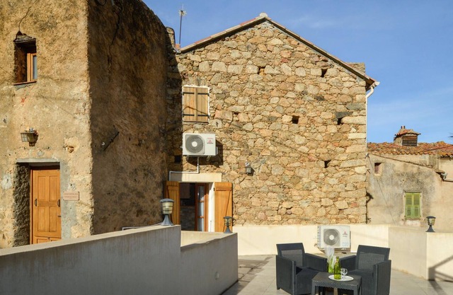 Find the ideal accommodation in Corsica for your relaxing family vacation.