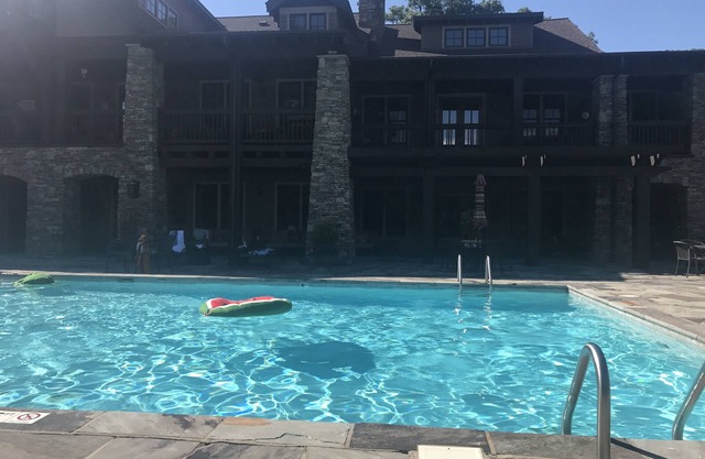 Firefly Cove Resort - Luxury Lakeview Condo