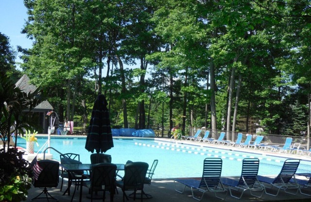 🔥 Firepit Nights & Poolside Delights in the Laurel Highlands🏊‍♂️☀️