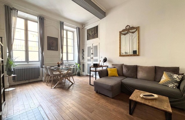 First floor F3 16th Century, Downtown