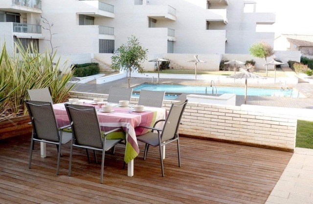 FIRST LINE BEACH APARTMENT WITH SEA VIEWS. WIFI.