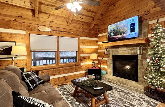 Fishing Fun! Corn Hole-Wifi-Hot Tub-Picnic Table-Relax and Play!