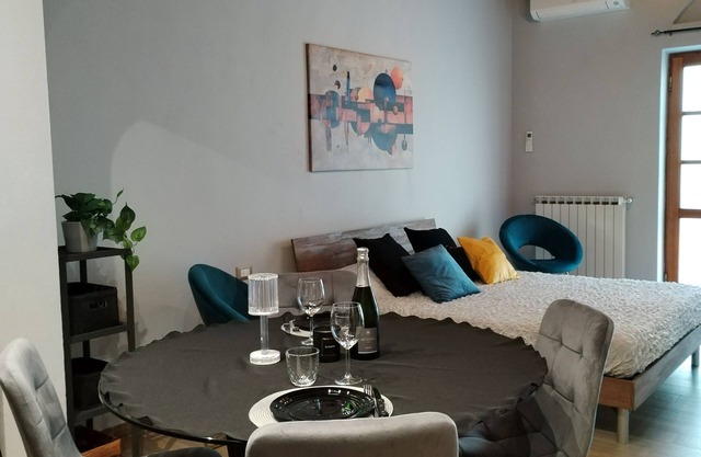 Five minutes from Florence Airport, quaint ground-floor studio apartment.