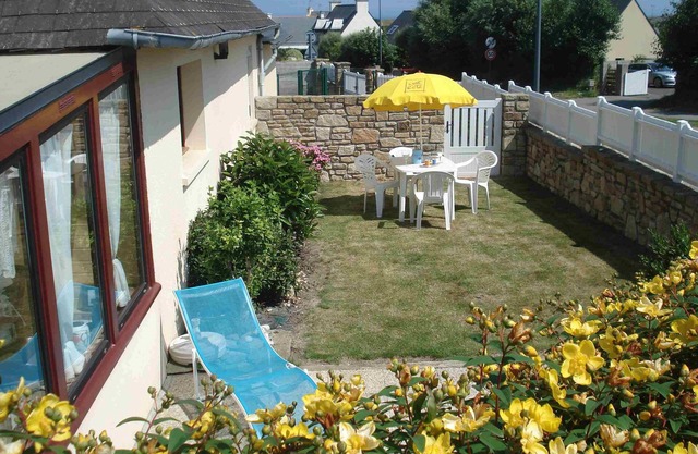 Flag 300m from beaches