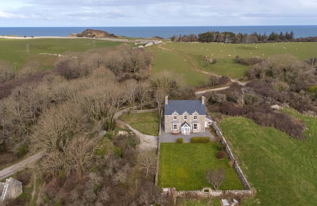 FLAGSTAFF, family friendly, character holiday cottage in Beaumaris