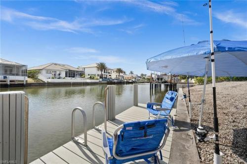 Flamingo Beach House - Water Lot - Canal View