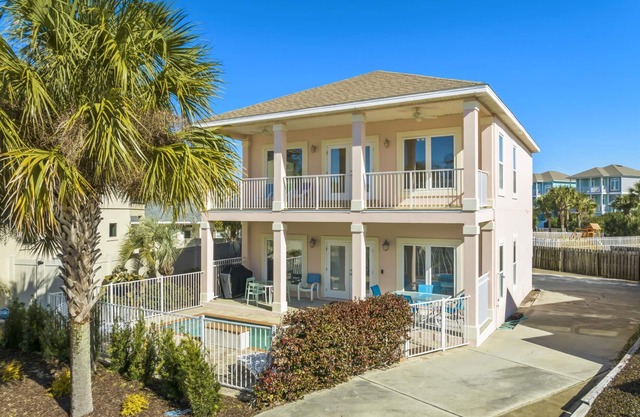 Flamingo Cove Beach House - Private Pool, Pet Friendly, Pickleball, Sleeps 12