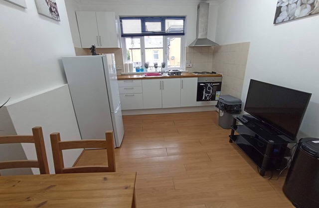 Flat 15mins Bicycle Ride Away From the Tennis 45min Walk