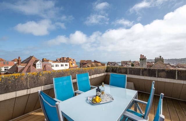 Flat 9 Broadleys - Three Bedroom Apartment, Sleeps 6