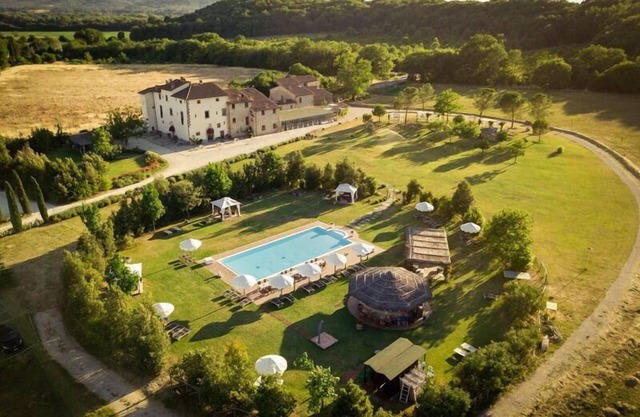 Flat 'Cornflower' with private parking space