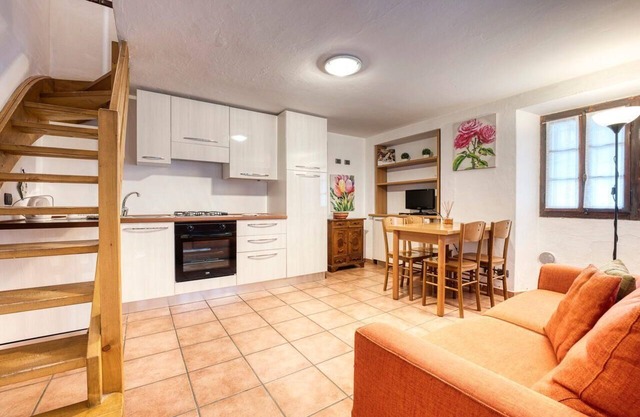 Flat in the village centre Ronco 1