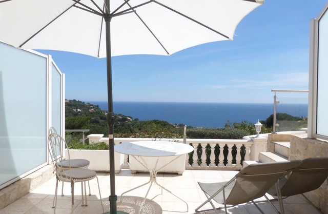 flat next to a new house-beautiful view over the sea-air conditioned