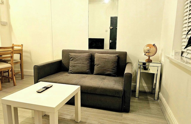 Flat - Sleeps 4 - WiFi