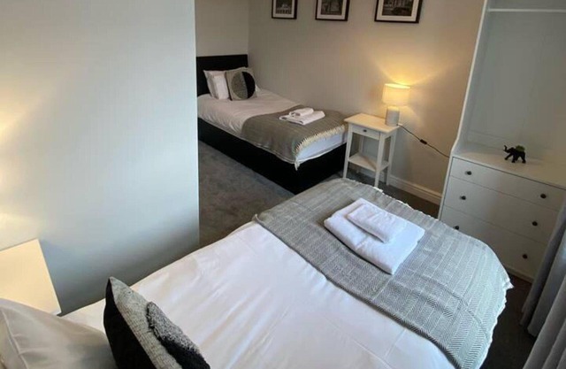 Flat - Sleeps 4 - Pet Friendly - Parking