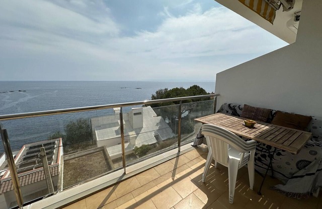 Flat with sea view and parking Roses AV-27