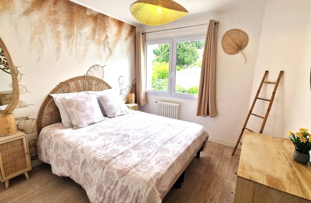 flat with two bedrooms, walking distance from the beach with parking and balcony