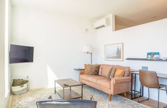 Flexhome East Side 1BR NO4 - Balcony+Pool+Gym