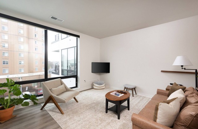 Flexhome East Side Luxury 1BR Apt - Near Brady St with Balcony and Lounge