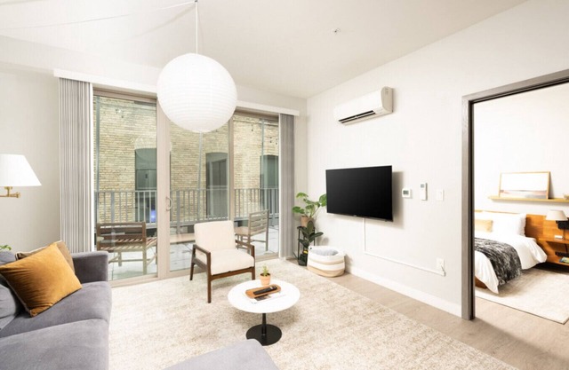 Flexhome Walker`s Point Apt with Gym and Balcony