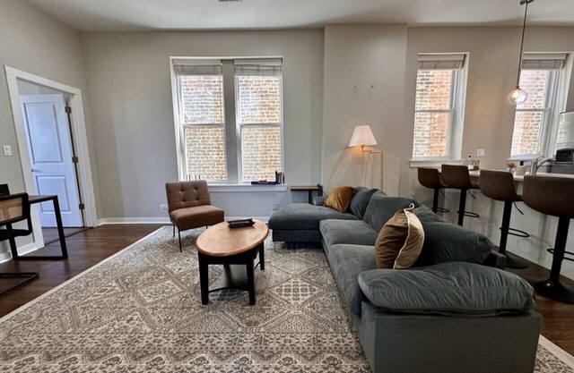 Flexhome West Town 2BR Apt T1