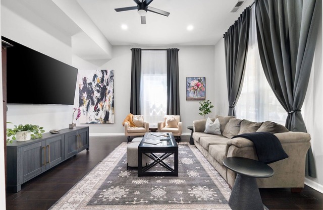 Flexible Relocation Stay: Spacious, Pet-Friendly, w/Utilities near Mid/Downtown
