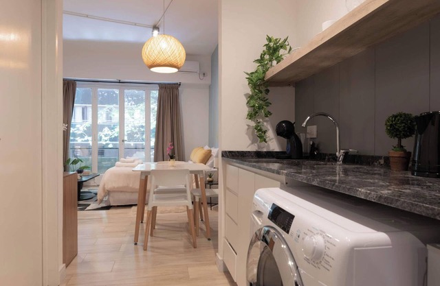 Fliphaus + ChicHaus - 9 Lux Units 36 pax
