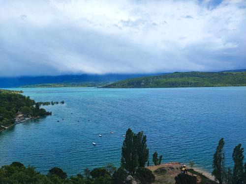 Flo mobil home camping Poney trois étoiles route de Moustiers Ste Croix