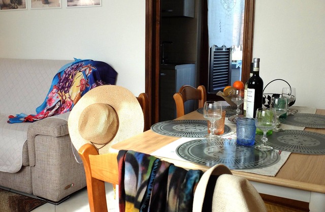 Flo's House small bright independent apartment 5 min. from the sea.