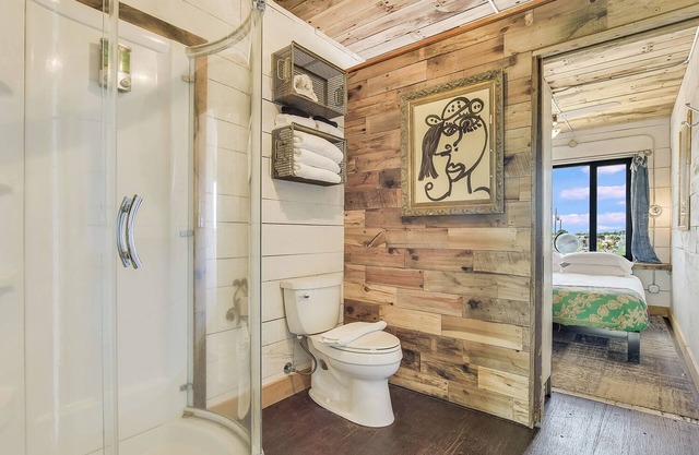 Flophouze Shipping Container Hotel - Houze 1