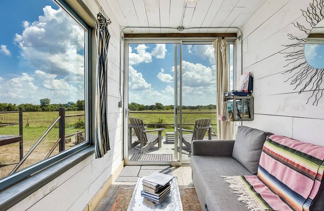 Flophouze Shipping Container Hotel - Houze 2