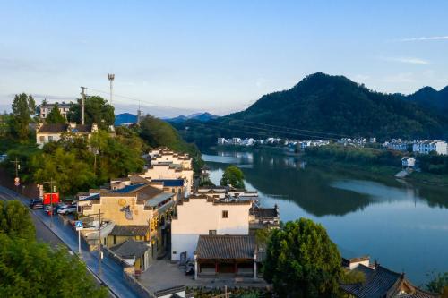 Floral Hotel Shexian Taibaiju B&B Huizhou Ancient City Branch