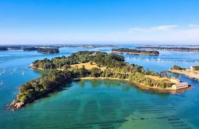 Flower Camping La Blanche Hermine * - Mobil home Damgan COMFORT 21m2 (2 bedrooms - 4 people) + Covered terrace + TV 4 people