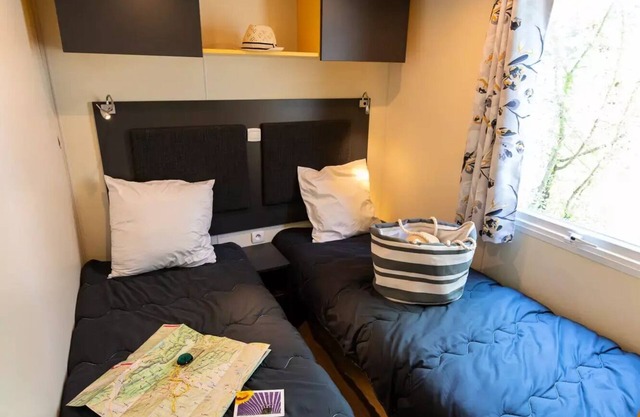 Flower Camping la Pinède * - Mobile home Comfort Relax 33m2 - 3 bedrooms + Terrace Covered - 6 people