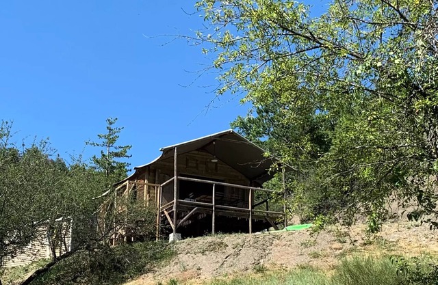 Flower Camping Le Clot du Jay * - Cabane Lodge on pilingis 34m2 2 bedrooms + terrace 4 people