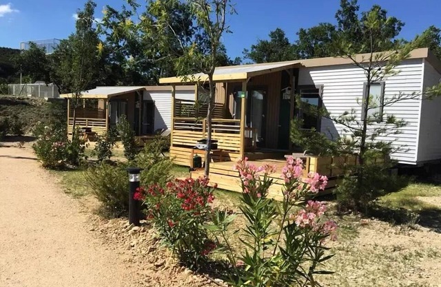 Flower Camping le Epi Bleu * - Home-Flower Premium 30m2 (3 bedrooms) + covered terrace of 16m2 6 persons