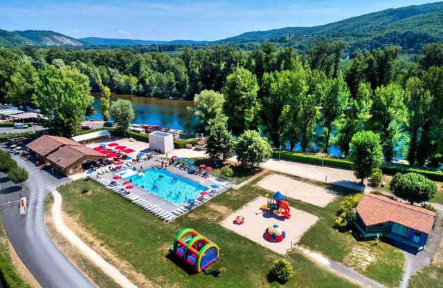 Flower Camping Les Ondines * - Mobil-Home Standard 31m2 3 bedrooms including semi-covered terrace 7m2 + TV 7 people