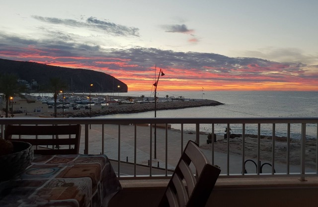 Flughafen newly renovated seafront, 20 m from the beach and port