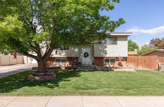 FLY AWAY HOME- Family Events, Famous Skiing, 2 story fully furnished house!