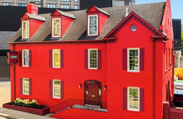 FlyghtHouse | Private Pickleball & Luxe Amenities