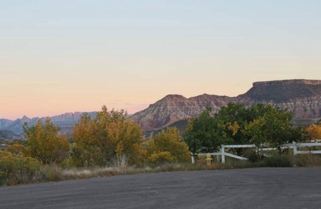 Flying Monkey Mesa | Near Zion | Rustic Mtn Home