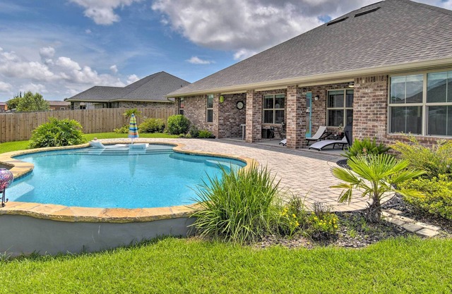 Foley Home w/ Outdoor Pool < 15 Mi to Beach