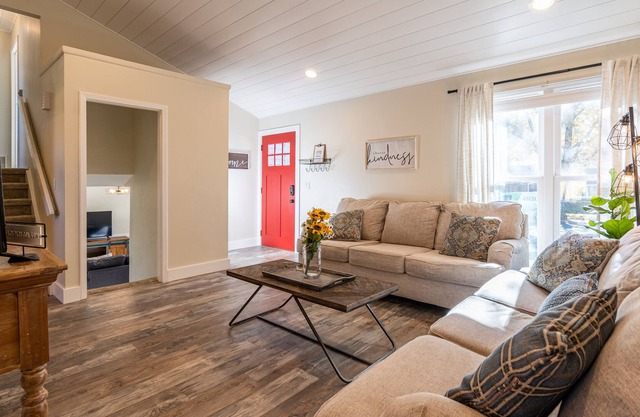 Foothills Home⛰ Fenced Yard - Hot Tub - Red Rocks - NO PET FEE