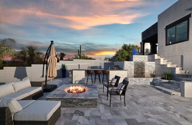 Foothills Home w Resort like yard and Mountain views! Outdoor Kitchen